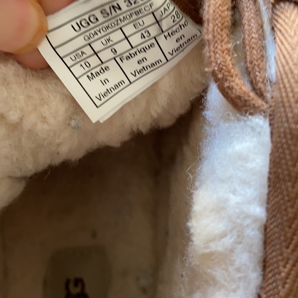 Uggs - Picture 3 of 4